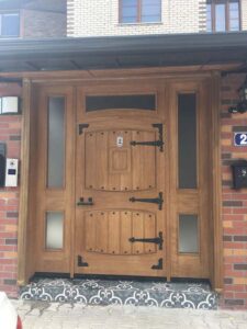 ahşap villa kapısı