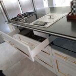 ahşap kaplama mutfak dolabı