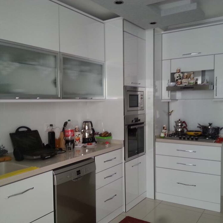 temiz mutfak dolapları