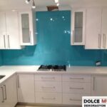 yeşil renkli tezgahlar