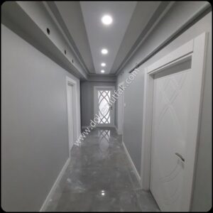 beyaz renk ev kapısı